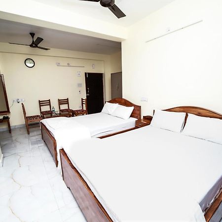 Rishika Guest House And Banquet كولكاتا المظهر الخارجي الصورة