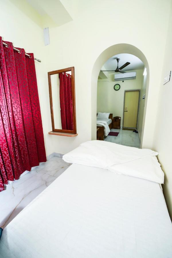 Rishika Guest House And Banquet كولكاتا المظهر الخارجي الصورة